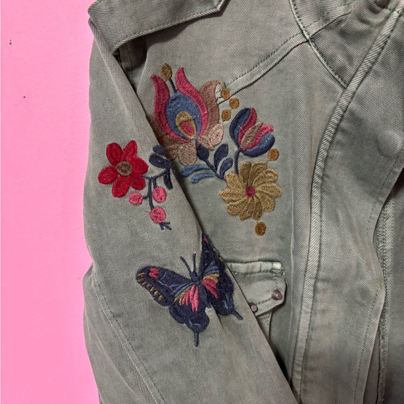 Floral Embroidered Denim Jacket - Picture 6 of 7